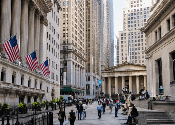 US stocks and the economy seem to moving in opposite directions: here’s why