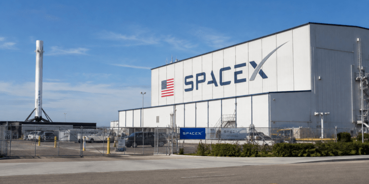 SpaceX stock forecast after hitting a $946 million NASA deal
