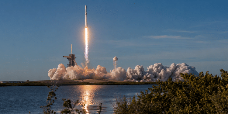 SpaceX stock has 38% upside on Wall Street, so why are investors still selling?