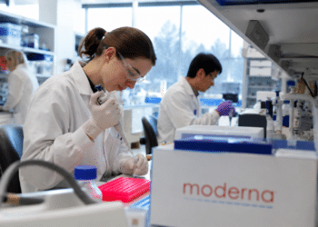 Moderna stock rises 2% on Nasdaq 100 entry but this analyst says sell