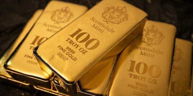 Gold Price Today: Bull and Bear Case Near $4,176 as October…