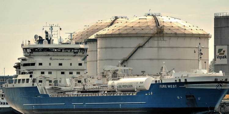 Brent Crude Price at $104: Bull and Bear Case After Houthi…