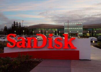 SanDisk stock prediction: Friday closed at $1,299.30, bull…